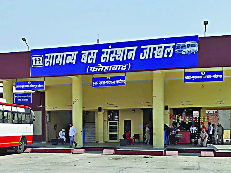 ढ़ाई माह में बस स्टैंड पर नहीं लगी समय सारिणी