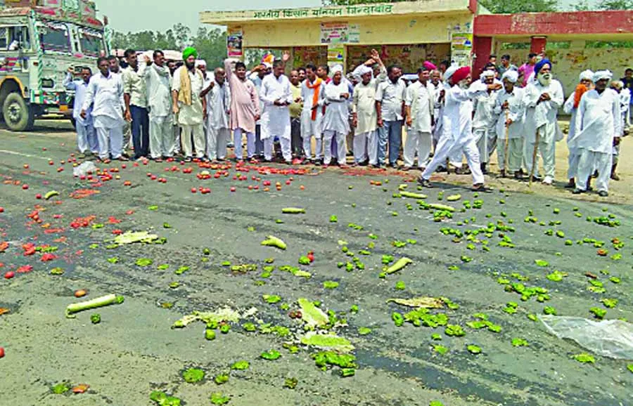 किसानों का फूट रहा गुस्सा