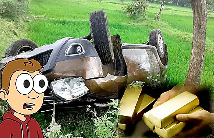 अनियंत्रित कार पलटी, निकला सोना