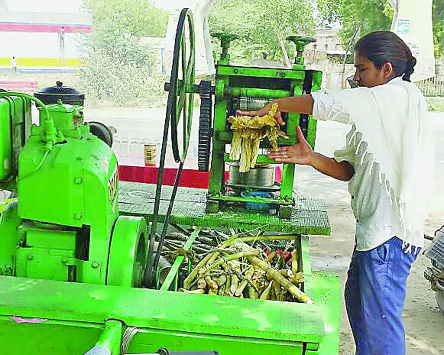 बुलंद हौसले: जूस की रेहड़ी से हुस्न कौर चला रही घर की कबीलदारी