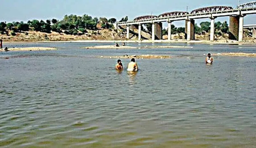 माही नदी में डूबी बच्ची को बचाने उतरीं मौसी व मां भी डूबीं, 2 घंटे बाद मिले तीनों के शव