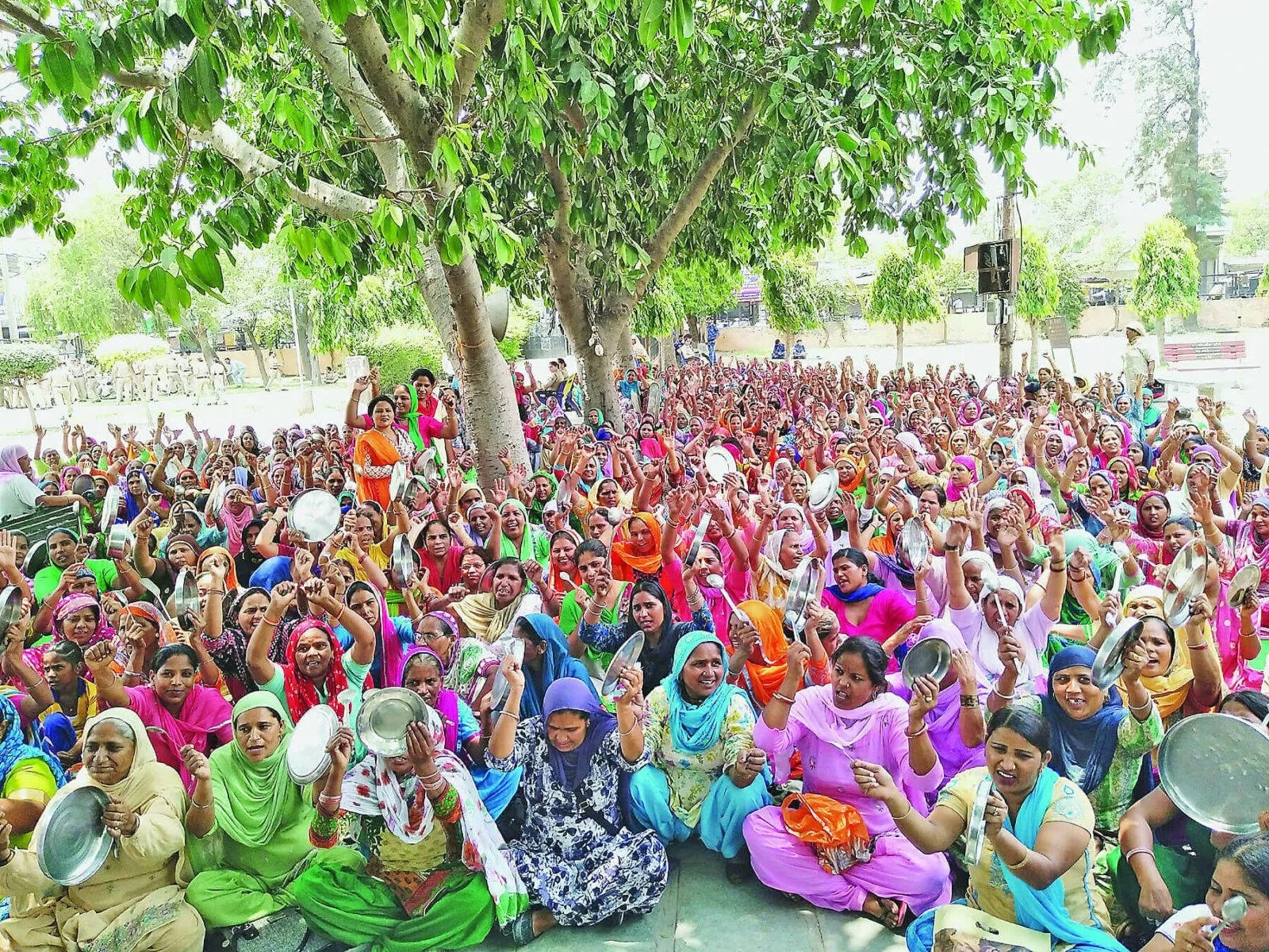 मुख्य मंत्री के शहर में निकाला विशाल रोष मार्च