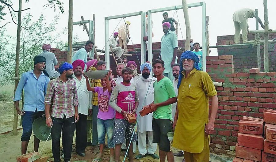 साध संगत ने जरूरतमंद परिवार को बनाकर दिया आशियाना