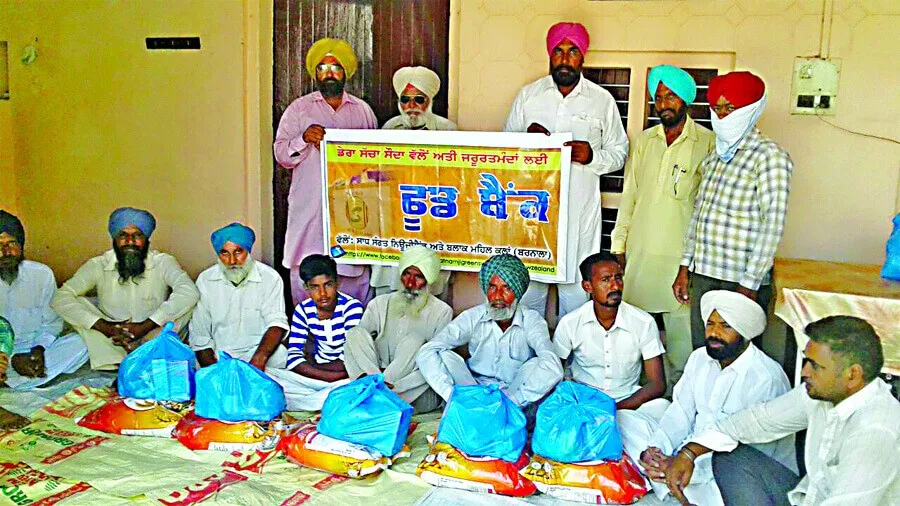 डेरा श्रद्धालुओं ने 22 जरूरतमंद परिवारों को बांटा राशन