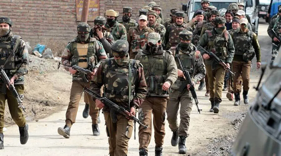 उ. कश्मीर में मुठभेड़, दो आतंकवादी मारे गए, एक जवान शहीद