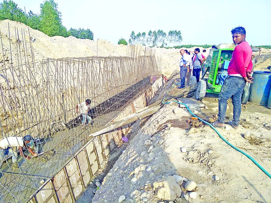 रंग लाया सच कहूँ का प्रयास, ठेकेदार ने तोड़ डाली घटिया सामग्री से बनी नींव