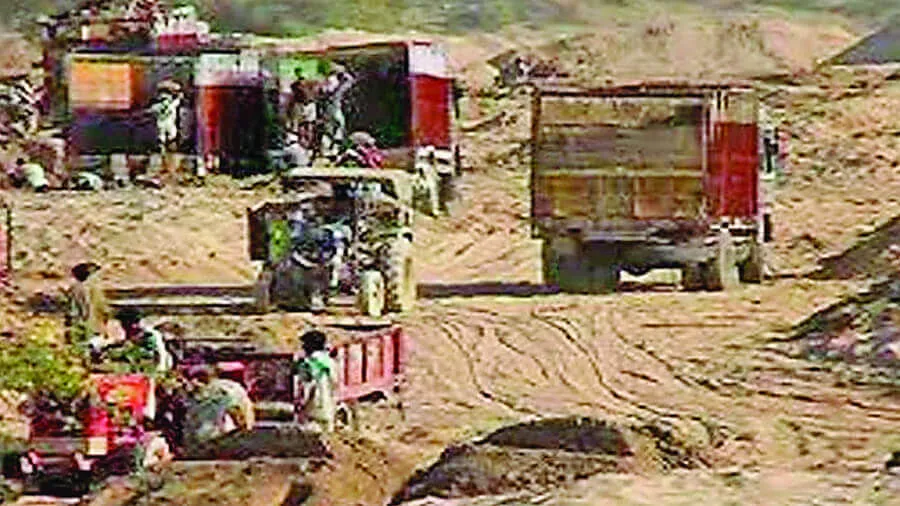 रेत माफिया की गुंडागर्दी