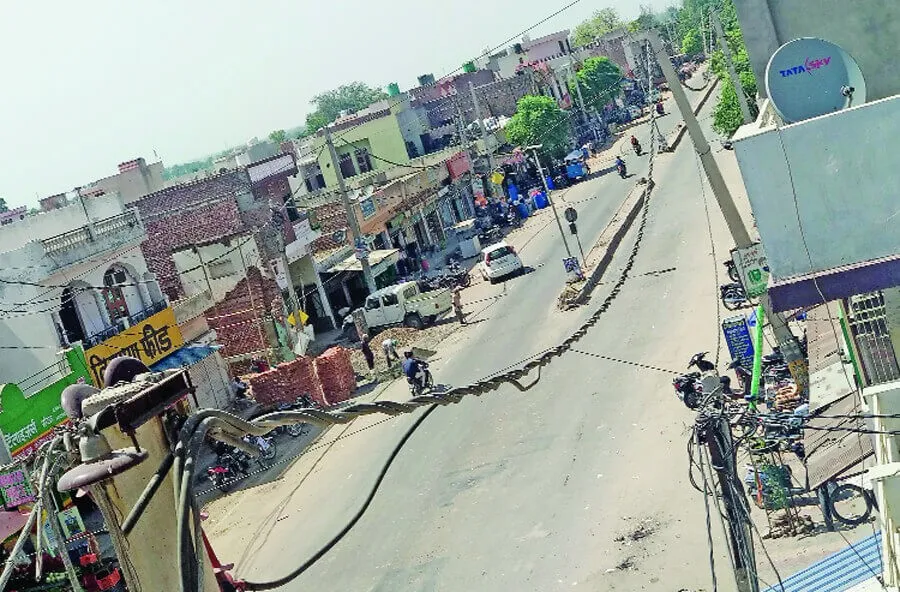 गर्मी के कारण बाजार से रौनक हुई गायब