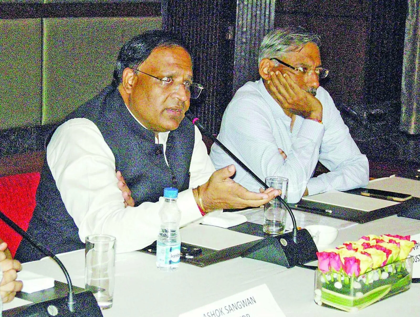 नई पॉलिसी बनाने के लिए उद्योग मंत्री ने संबंधित कंपनियों के प्रतिनिधियों से मांगे सुझाव