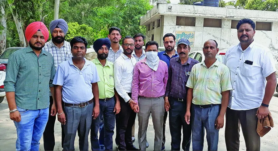 विजीलैंस ने एएफएसओ को बीस हजार की रिश्वत लेते किया गिरफ्तार