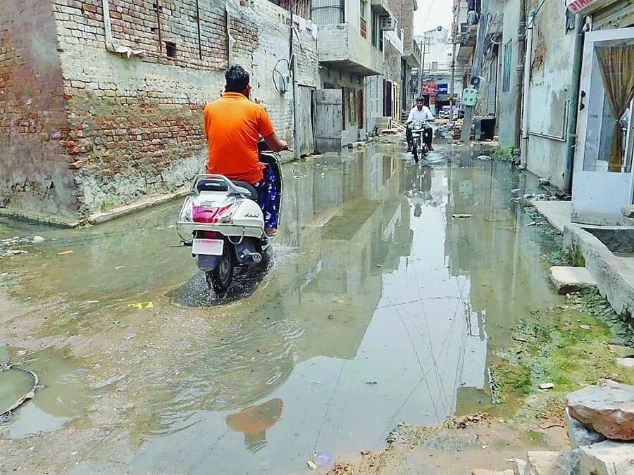 दूषित पानी में नरक भरी जिंदगी जीने को मजबूर अबोहरवासी