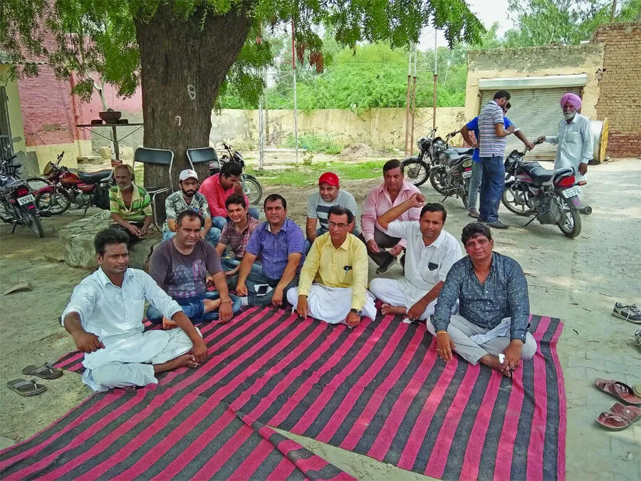 स्कूलों में नहीं बिजली, बच्चों की छुट्टियां