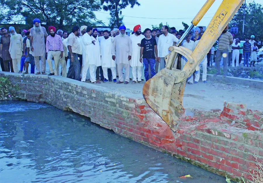 बरसाती पानी की निकासी के लिए उचित प्रबंध करने के आदेश