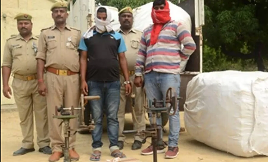 अवैध शराब फैक्ट्री का भंडाफोड़, दो गिरफ्तार