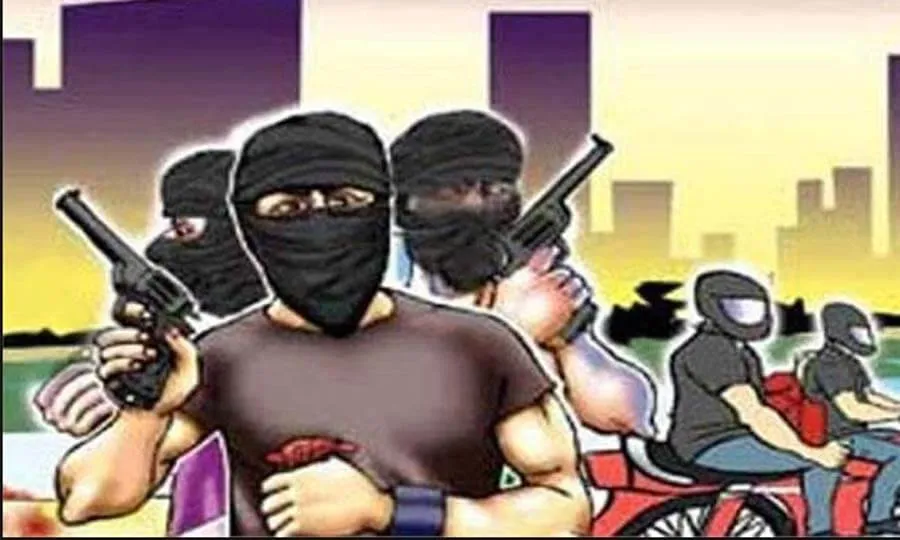 उत्तर प्रदेश:  दो समुदायाें के बीच फायरिंग एवं पथराव, पुलिस तैनात
