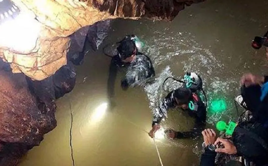 थाईलैंड की गुफा में फंसे बच्चों को बचाने के लिए बचा ‘सीमित समय’