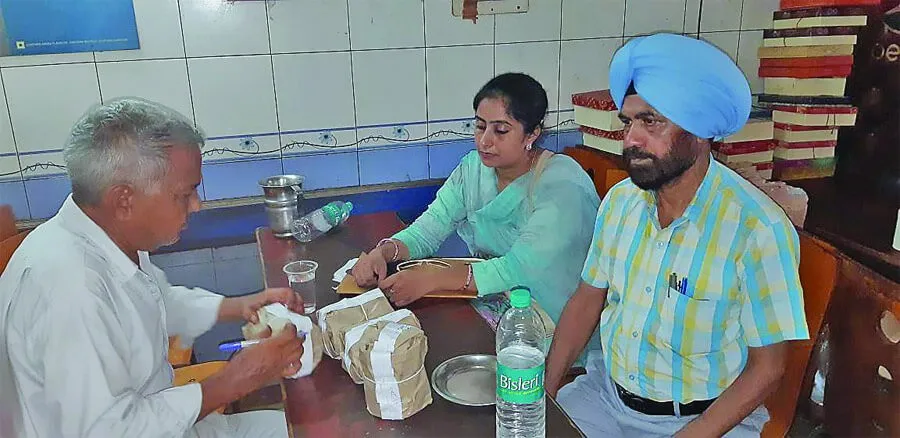 स्वास्थ्य विभाग ने खाने-पीने वाली वस्तुओं के भरे सैंपल