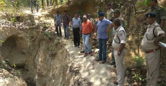 दर्दनाक हादसा: केबल डालने के दौरान मिट्टी में धसने से छह मजदूरों की मृत्यु