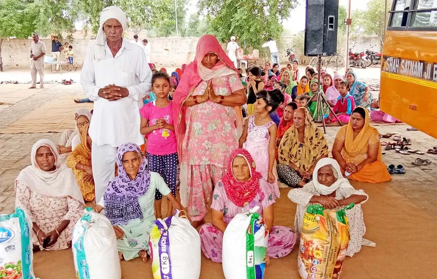 नामचर्चा में जरूरतमंद परिवारों को राशन वितरित
