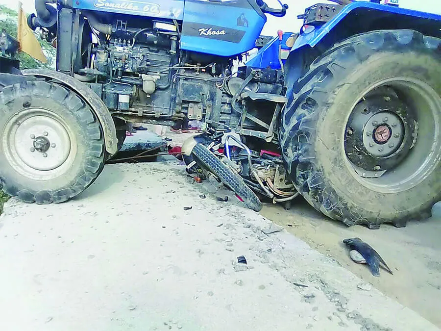दर्दनाक हादसे में पति-पत्नी की मौत, बेटी घायल