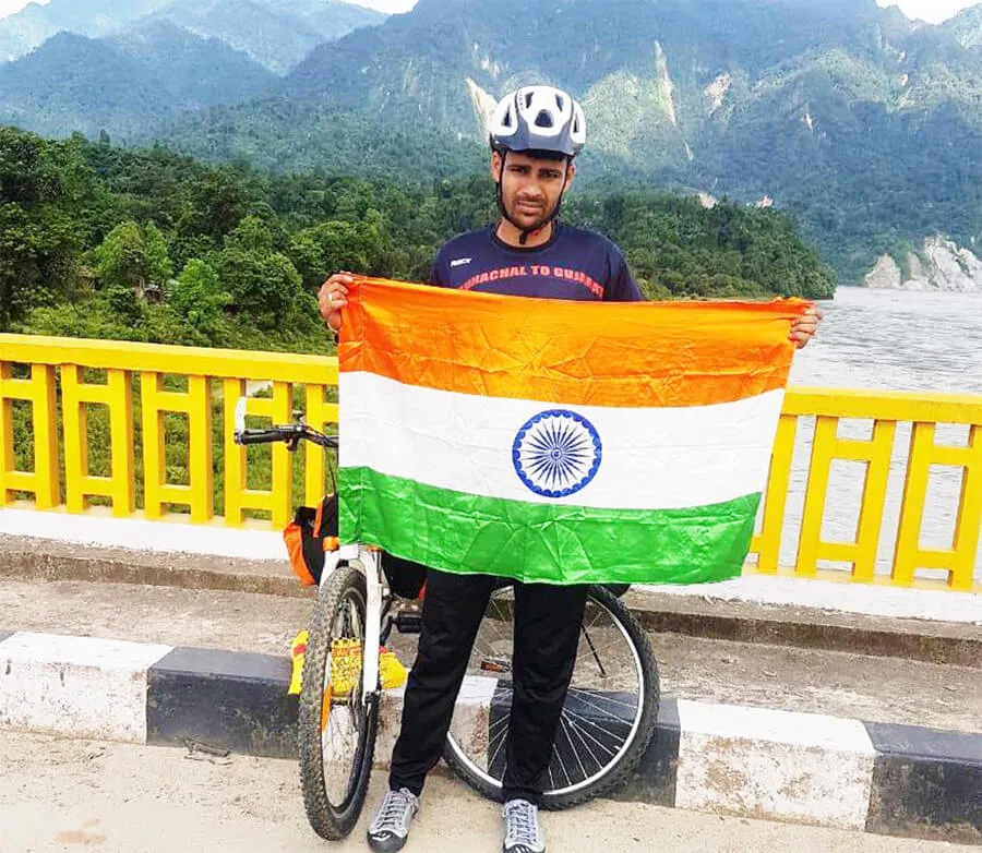 पर्यावरण बचाने के लिए साइकिल यात्रा शुरू