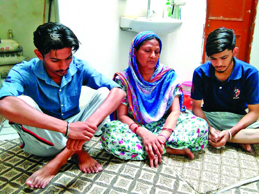 आवारा पशुओं के कारण बेनूर हुई ‘सुलोचना’ की जिन्दगी