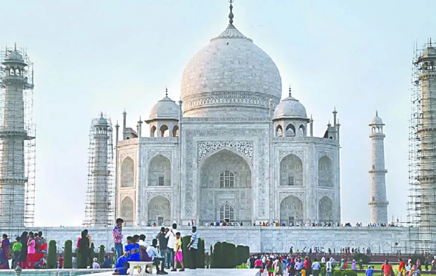 ताजमहल की संभाल में लापरवाही