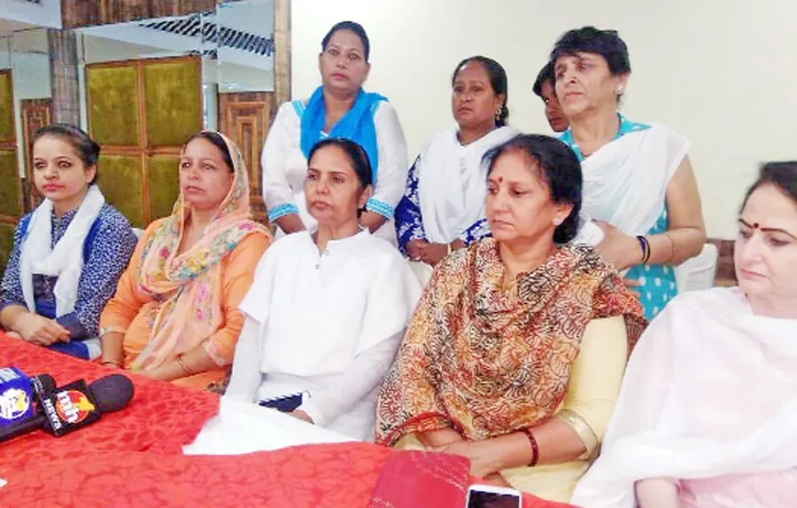 ट्रिपल तलाक के विरोध में महिला कांग्रेस