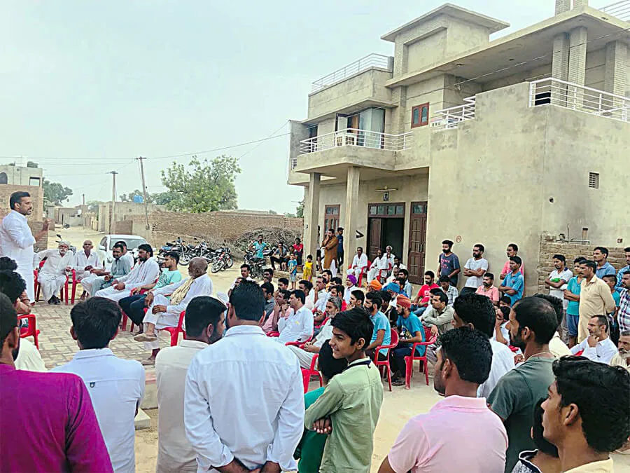 ग्रामीणों ने बिश्नोई को करवाया समस्याओं से अवगत