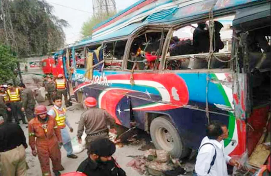 पाकिस्तान में चीनी कर्मचारियों की बस पर हमला