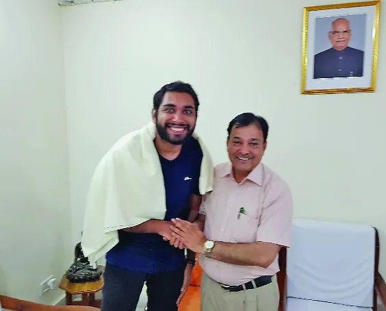 लघु फिल्मों को टक्कर दे रही है ‘ईविल पेंटिंग’