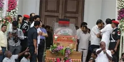 करुणानिधि की अंतिम यात्रा राजाजी हॉल से शुरू