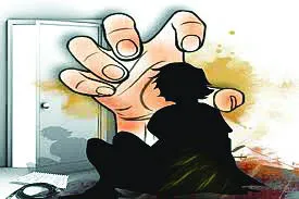 राजनीतिज्ञों की शह पर रक्षक ही बन रहे भक्षक