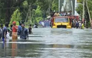 राज्यपाल ने रवाना की केरल बाढ़ पीड़ितों के लिये राहत सामग्री