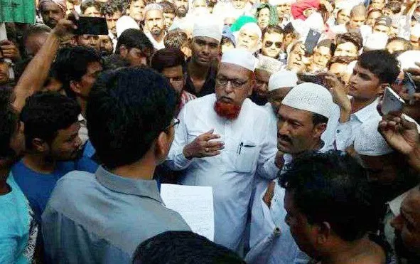 चीन में मस्जिद ध्वस्त करने के विरोध में मुस्लिमों का प्रदर्शन