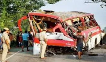 सड़क हादसे में 4 की मौत, 1 घायल