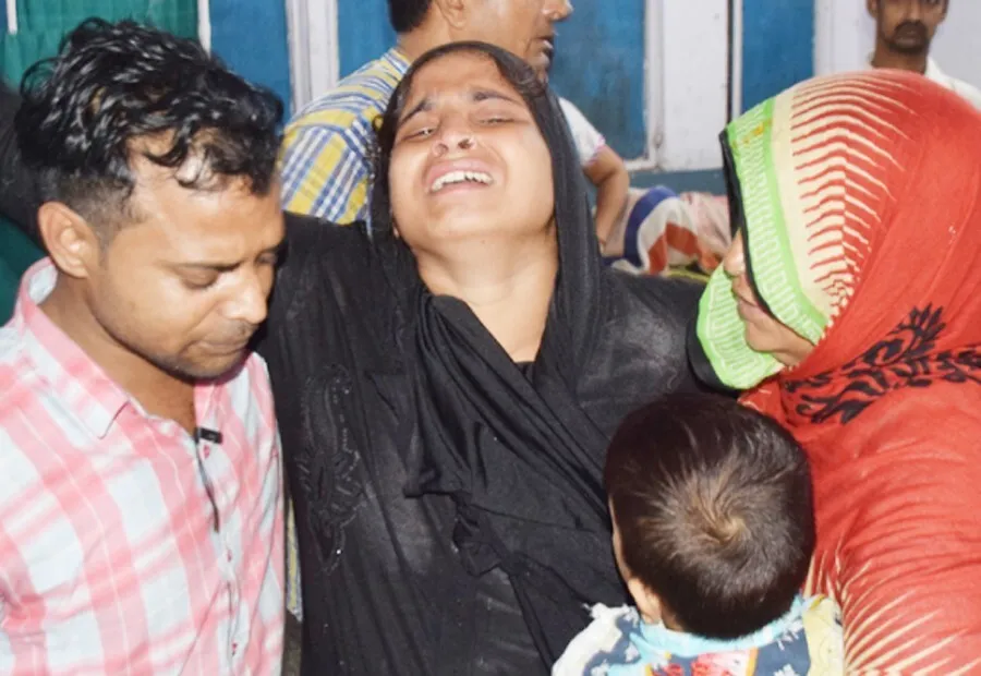 मुरादाबाद में हाईटेंशन लाइन से लगी अाग, 50 लोग झुलसे, पांच गंभीर
