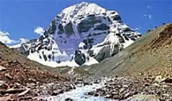 राहुल ने साझा की कैलास की तस्वीरें