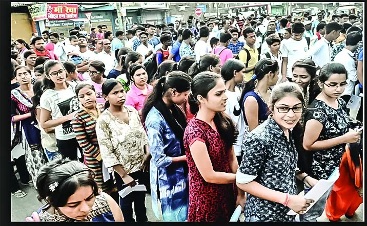 पीएचडी योग्यता वाले भी चपरासी बनने की कतार में