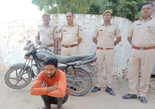 पुलिस ने की चोरी की बाइकों सहित आरोपी काबू