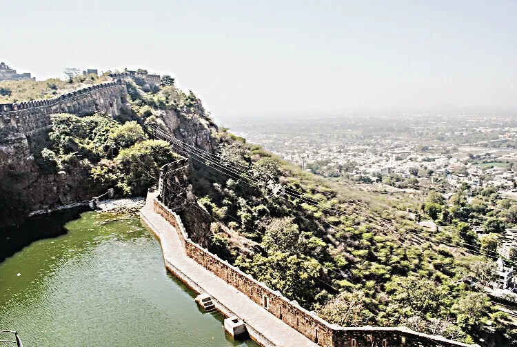 अरावली पहाड़ियां से ही पर्यावरण बचा रहेगा