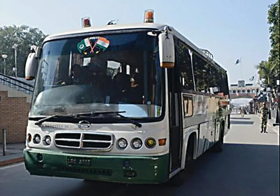 कारवां-ए-अमन बस सेवा एक हफ्ते बाद फिर शुरू हुई