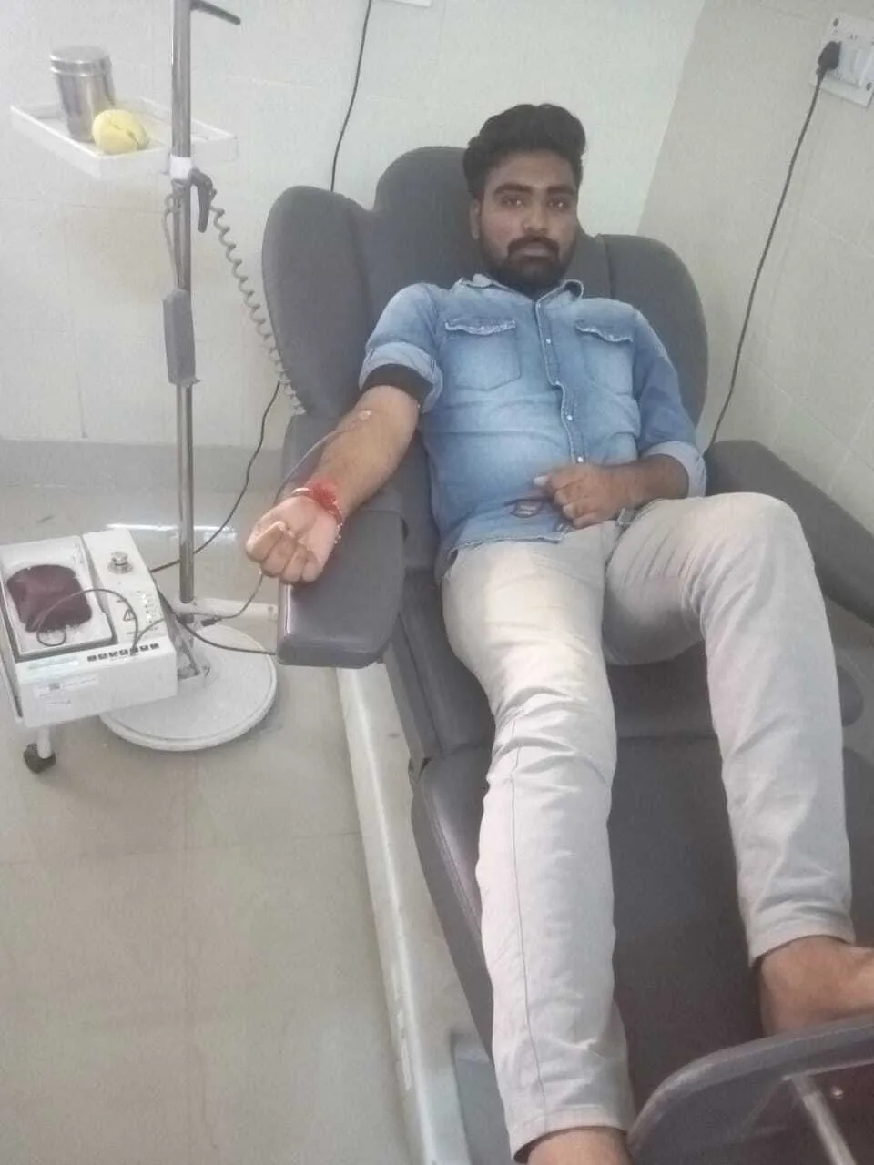 इलाज के लिए भर्ती रोगी के लिए रक्तदान