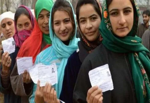 जम्मू-कश्मीर निकाय चुनाव: बांदीपुरा पोलिंग बूथ पर पत्थरबाजी, एक घायल