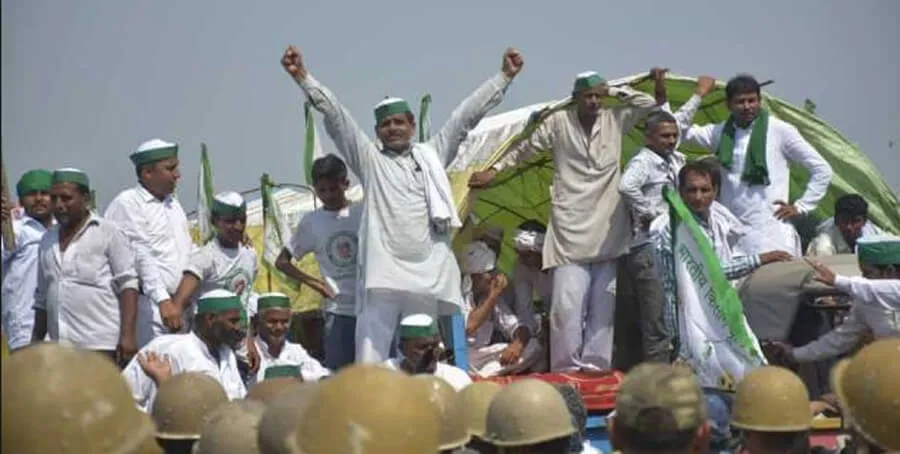 आधी रात के बाद किसानों ने खत्म किया आंदोलन, मांगें नहीं हुईं पूरी