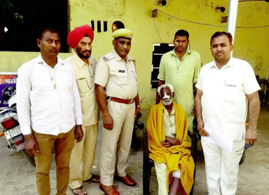 गुमशुदा मानसिक रूप से परेशान बजुर्ग व्यक्ति का सहारा बनी साध-संगत
