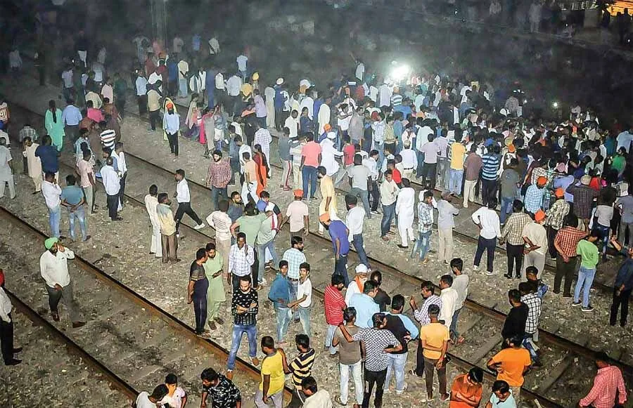रावण दहन पर रेल ने लिए 60 से ज्यादा लोगों के प्राण