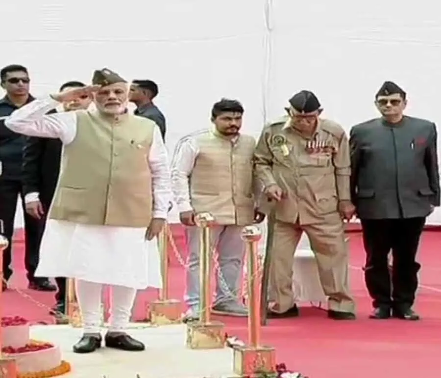 बोस को नमन: मोदी ने कहा- एक परिवार को बड़ा बनाने के लिए नेताजी का योगदान भुलाया गया