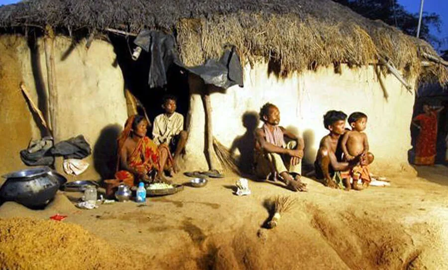 गरीबी की बदहाली पर मौन सरकार