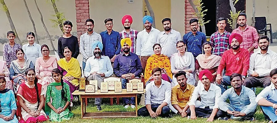 युवक मेले में छाए महाराजा रणजीत सिंह कॉलेज के विद्यार्थी